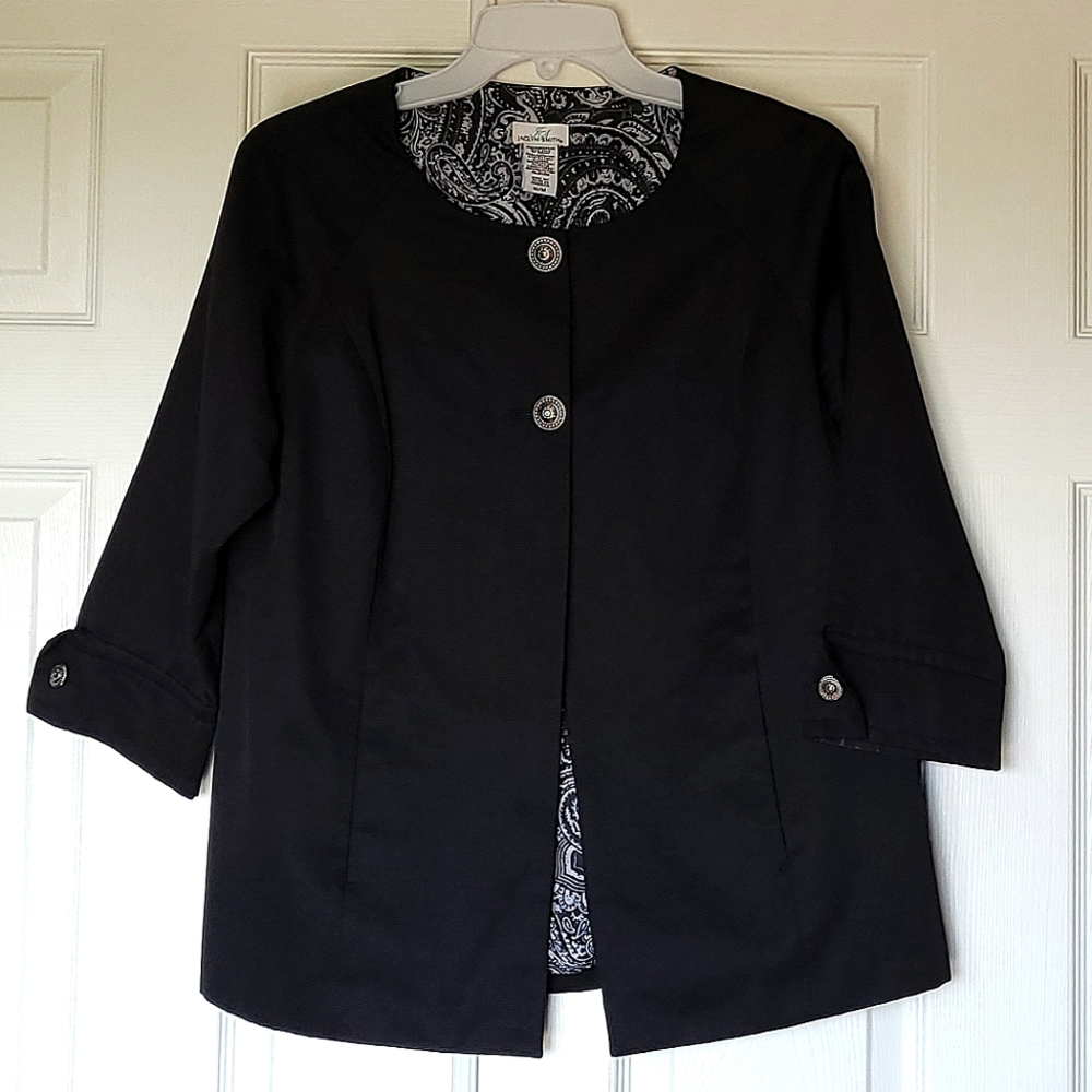 Jaclyn Smith M Two Button Black Pocket Jacket with Paisley Pattern Lining
